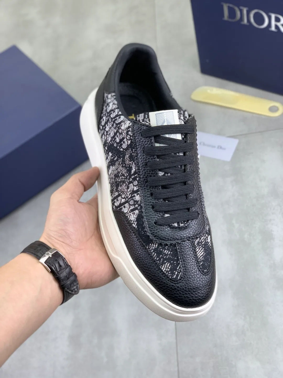 Men's men's shoes P420💰[New style]🆘[Dior] Dior original lace-up low-top men's shoes Classic casual shoes 🔥This model is the official classic model with high quality and made by famous original designers. It is made of high-quality cowhide with original materials➕comfortable and breathable mesh lining➕pigskin insole. The perfect last shape and generous and fashionable design have attracted many consumers and are suitable for drivers to drive🚗. What you want is the best quality in the market. Color: 4️⃣Color Code number: 38--44 (45 customized)